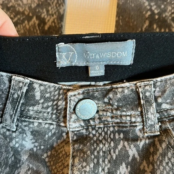 Wit & Wisdom Absolution Snakeskin Print Skinny Jeans Size 0 - Picture 5 of 14